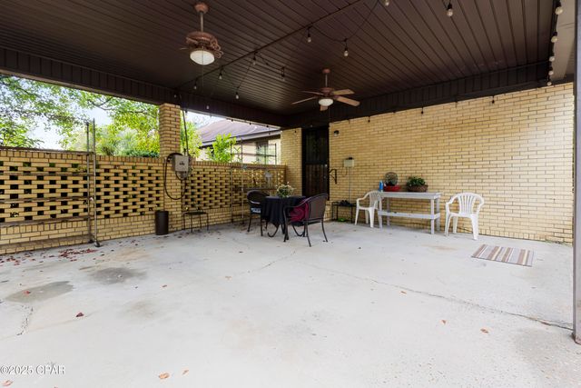 1102 8th Avenue, Graceville, FL 32440