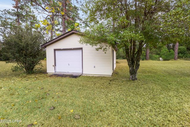 1102 8th Avenue, Graceville, FL 32440