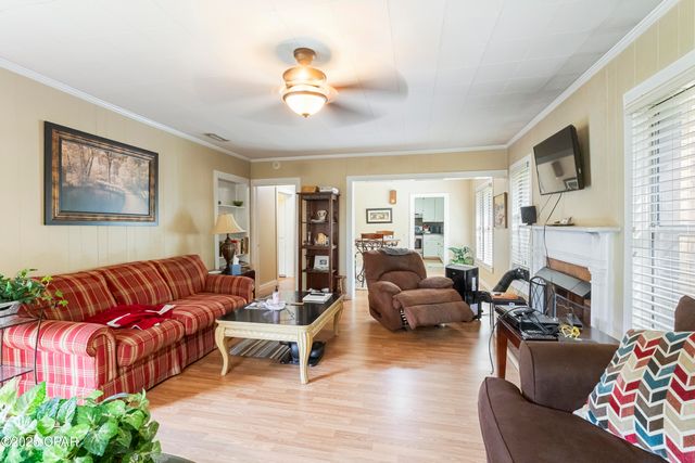 1102 8th Avenue, Graceville, FL 32440