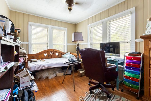 1102 8th Avenue, Graceville, FL 32440