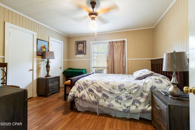 1102 8th Avenue, Graceville, FL 32440