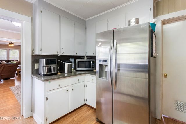 1102 8th Avenue, Graceville, FL 32440