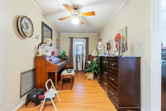 1102 8th Avenue, Graceville, FL 32440