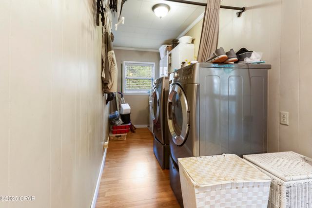 1102 8th Avenue, Graceville, FL 32440