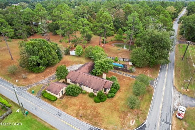 1102 8th Avenue, Graceville, FL 32440