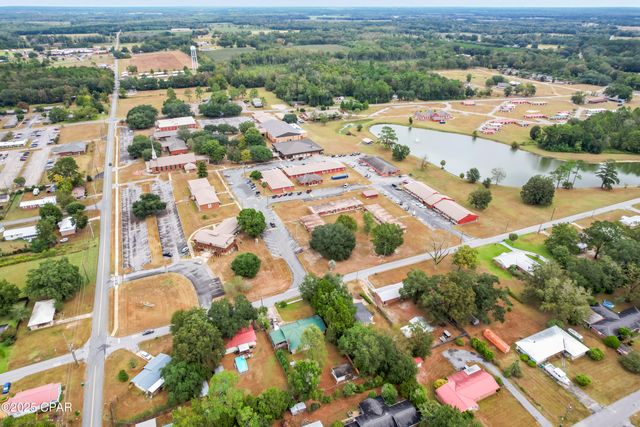 1102 8th Avenue, Graceville, FL 32440