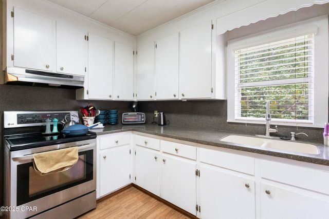 1102 8th Avenue, Graceville, FL 32440