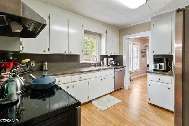 1102 8th Avenue, Graceville, FL 32440