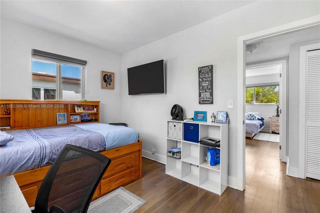 7915 SW 23rd St, Miami, FL 33155