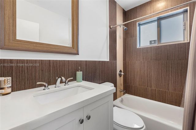 7915 SW 23rd St, Miami, FL 33155