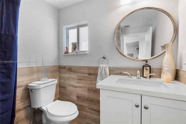 7915 SW 23rd St, Miami, FL 33155