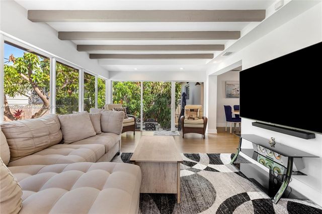 7915 SW 23rd St, Miami, FL 33155