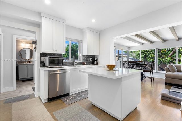 7915 SW 23rd St, Miami, FL 33155