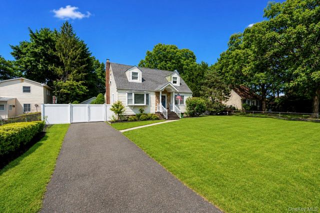 21 Wilson Avenue, Nesconset, NY 11767