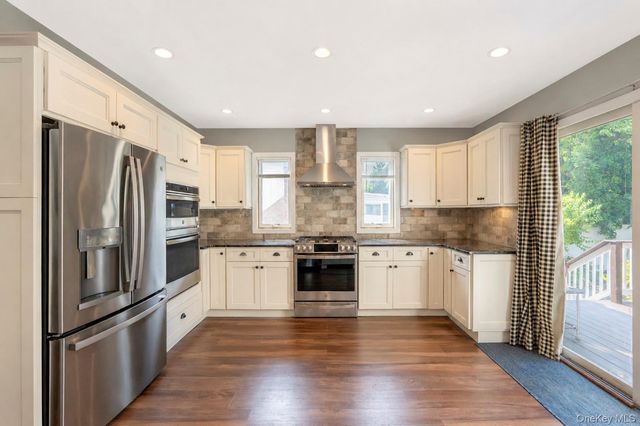 21 Wilson Avenue, Nesconset, NY 11767