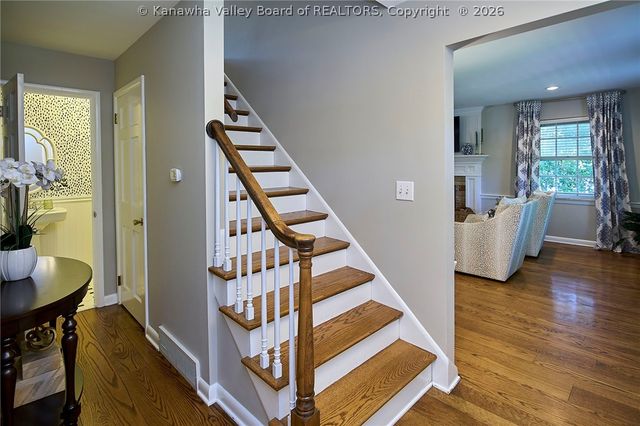 909 Chestnut Road, Charleston, WV 25314