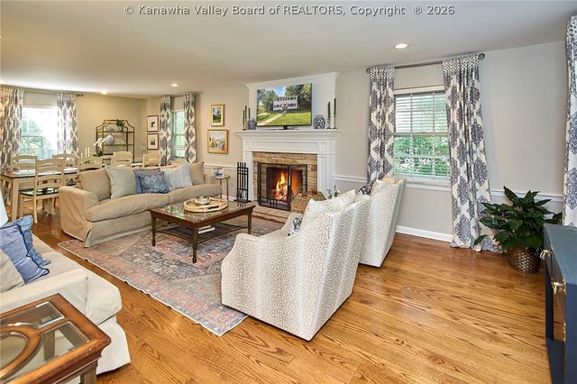 909 Chestnut Road, Charleston, WV 25314