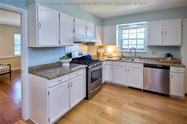 909 Chestnut Road, Charleston, WV 25314