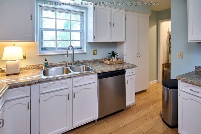 909 Chestnut Road, Charleston, WV 25314