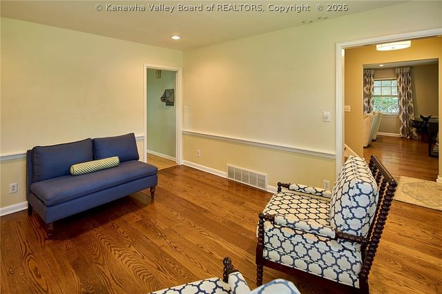 909 Chestnut Road, Charleston, WV 25314