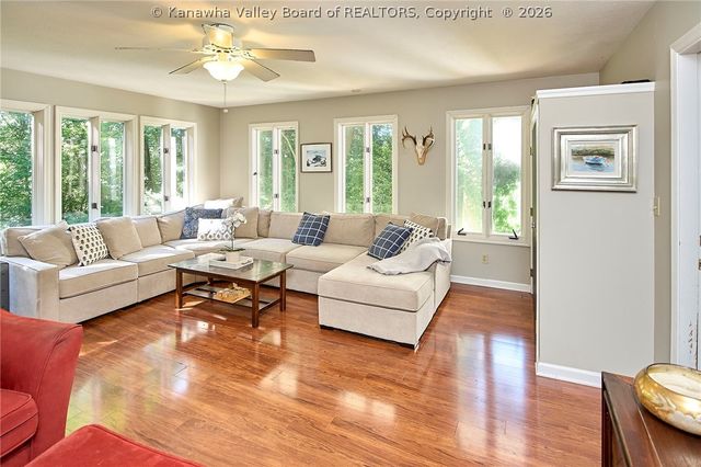 909 Chestnut Road, Charleston, WV 25314
