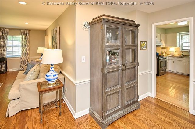 909 Chestnut Road, Charleston, WV 25314
