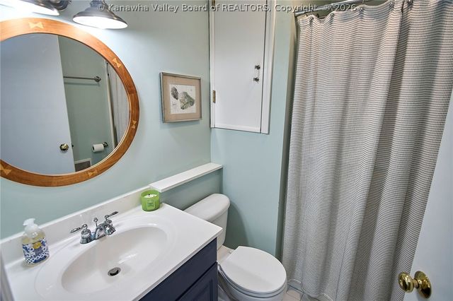 909 Chestnut Road, Charleston, WV 25314