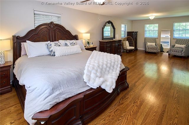 909 Chestnut Road, Charleston, WV 25314