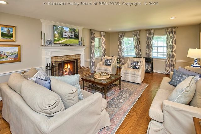909 Chestnut Road, Charleston, WV 25314