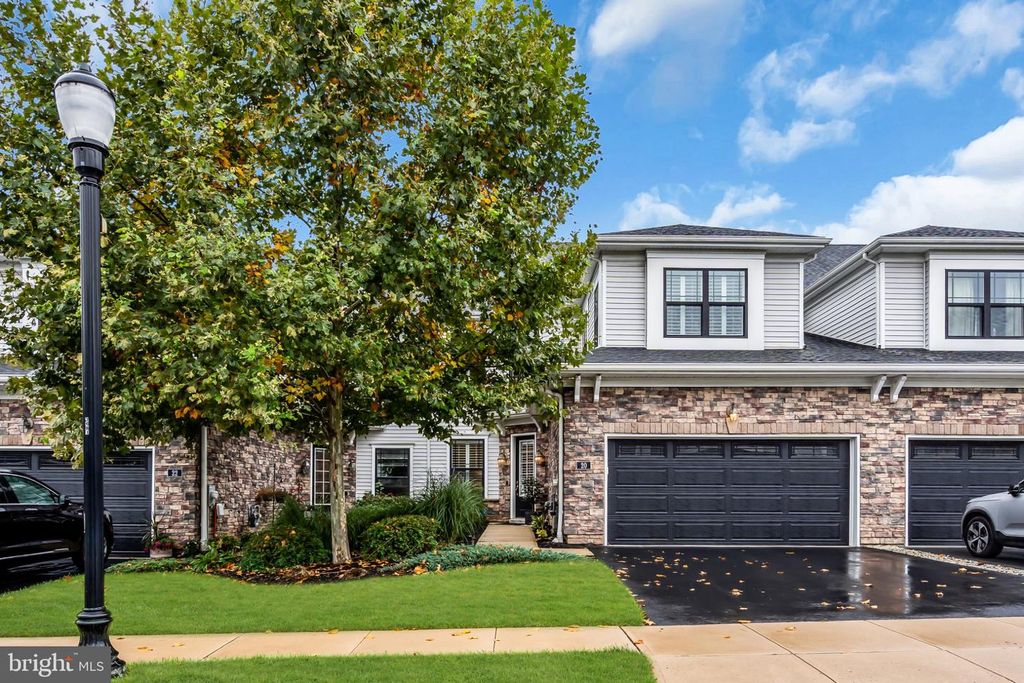 20 DOGLEG LN, LAWRENCE TWP, NJ 08648 — exterior