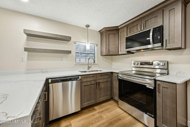 7611 MC COWAN Drive, Jacksonville, FL 32244