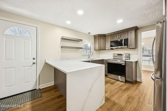 7611 MC COWAN Drive, Jacksonville, FL 32244