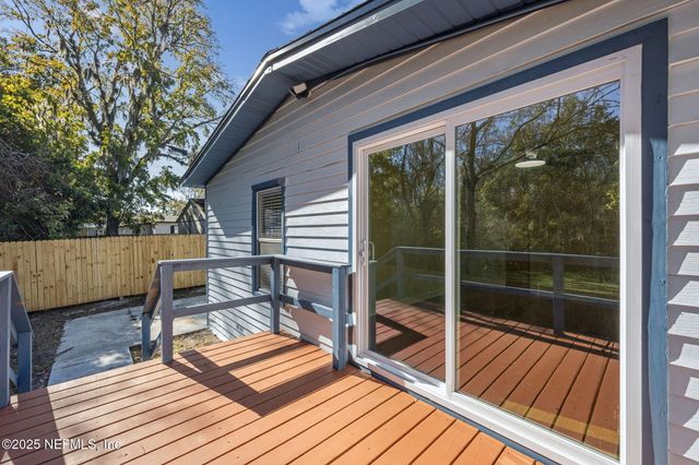 7611 MC COWAN Drive, Jacksonville, FL 32244