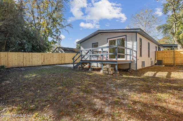 7611 MC COWAN Drive, Jacksonville, FL 32244