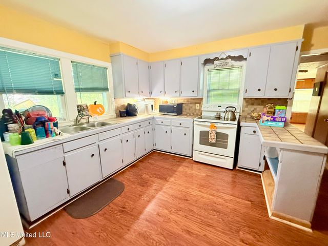 856 Meadowbrook Road, Grenada, MS 38901