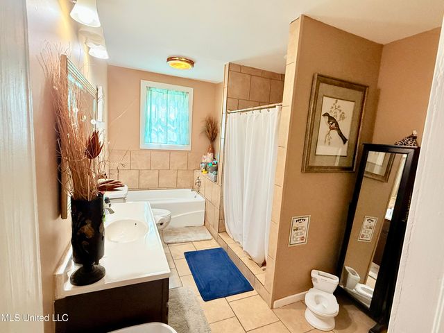 856 Meadowbrook Road, Grenada, MS 38901