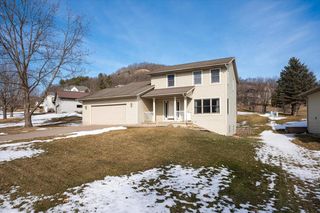 348 Regent DRIVE, La Crescent, MN 55947