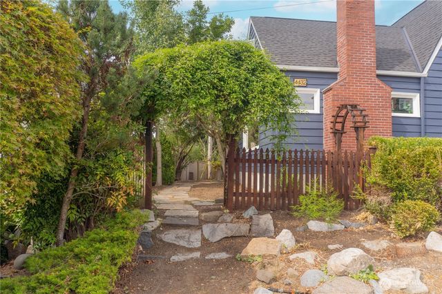 4432 SW 102nd Street, Seattle, WA 98146