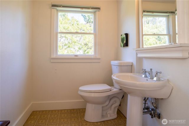 4432 SW 102nd Street, Seattle, WA 98146