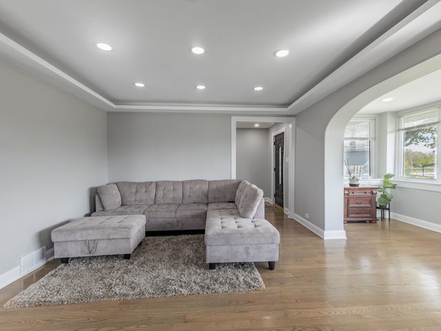 9712 W Shore Drive, Oak Lawn, IL 60453