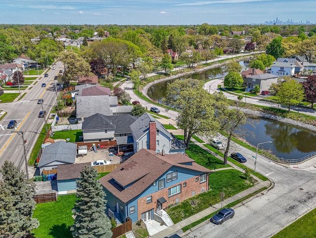 9712 W Shore Drive, Oak Lawn, IL 60453