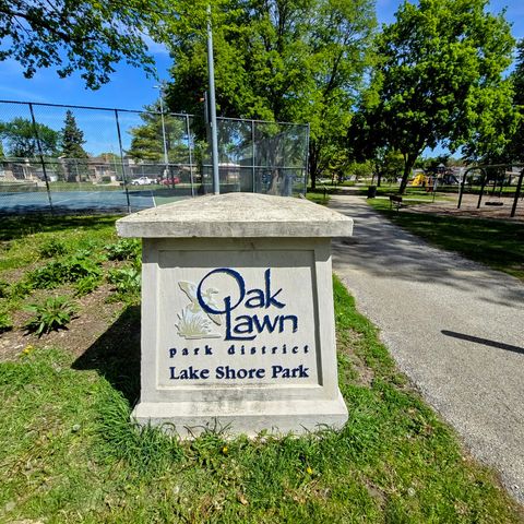 9712 W Shore Drive, Oak Lawn, IL 60453