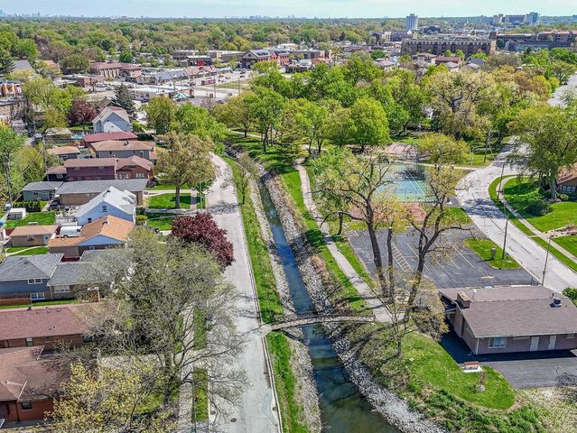 9712 W Shore Drive, Oak Lawn, IL 60453