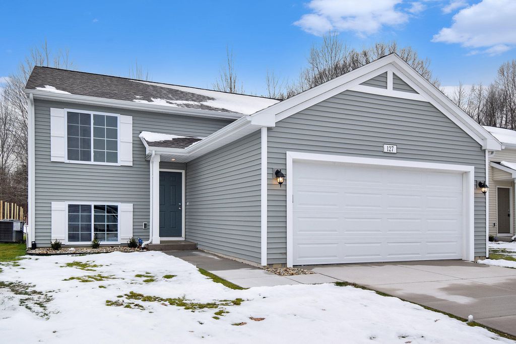 2239 Kingston Farm Lane, Ionia, MI 48846