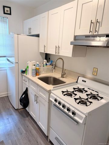 261-09 Langston Ave 1, Glen Oaks, NY 11004