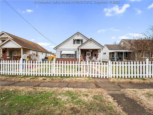 2220 Washington Avenue, St Albans, WV 25177