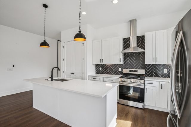 2211 18th Ave, N, Nashville, TN 37208