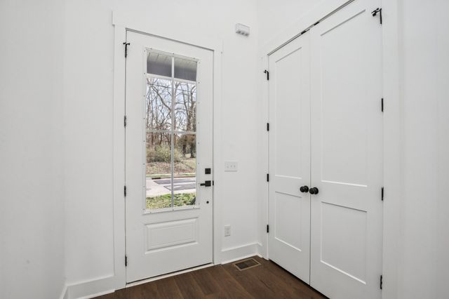 2211 18th Ave, N, Nashville, TN 37208