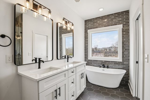 2211 18th Ave, N, Nashville, TN 37208