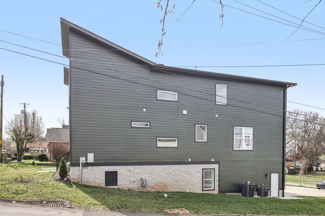 2211 18th Ave, N, Nashville, TN 37208